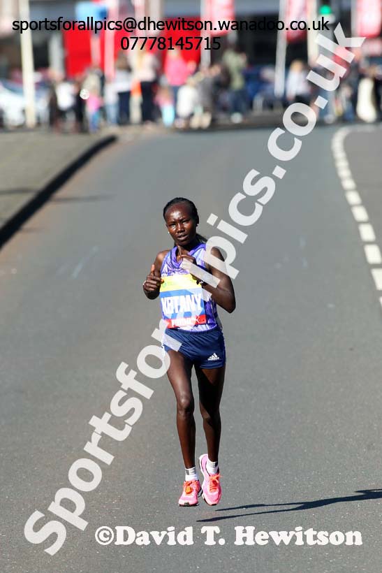 Mary Keitany on her way to winning the womens Morrisons Great North Run. Photo: David T. Hewitson/Sports for All Pics